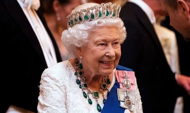 « Vous travaillerez sur le terrain ! »  La reine Elizabeth II embauche du palais de Buckingham au château de Windsor