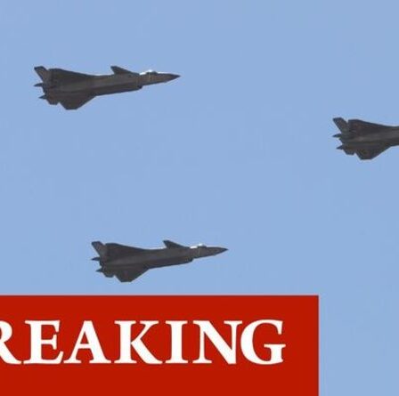 Des jets et des bombardiers chinois descendent dans l'espace aérien de Taïwan alors que Pékin attise les tensions