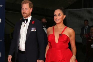 Famille royale EN DIRECT: la reine est invitée à retirer tous les titres à Meghan et Harry après une conversation télévisée