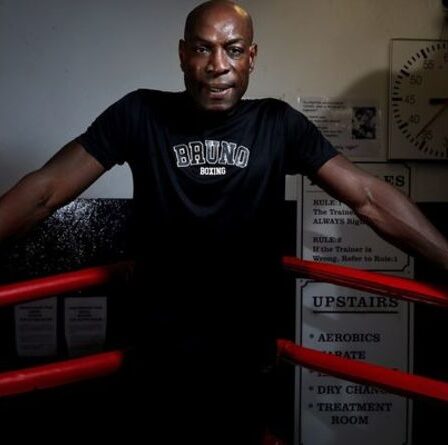 Frank Bruno jette son chapeau sur le ring pour aider Anthony Joshua à récupérer les ceintures des poids lourds