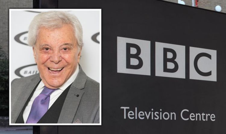 La fureur de la BBC éclate alors que le diffuseur est invité à présenter des excuses à Lionel Blair: "Obtenez sa cotisation"