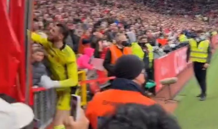 La star de Man Utd, David De Gea, frappe le tunnel d'Old Trafford avec colère pendant l'humiliation de Man City