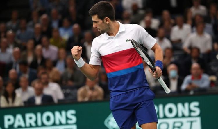 Novak Djokovic se rapproche du record de n ° 1 en fin d'année avec une victoire en quart de finale du Masters de Paris