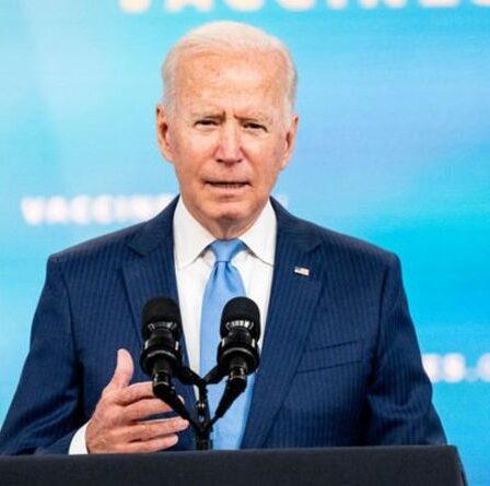 « Pas une cause de panique ! »  Biden refuse d'introduire des restrictions Covid au milieu de la vague d'Omicron