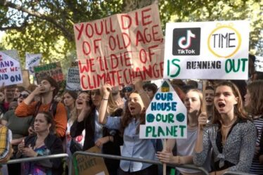 Plus de la moitié des jeunes frustrés car ils se sentent «exclus» du débat sur le changement climatique