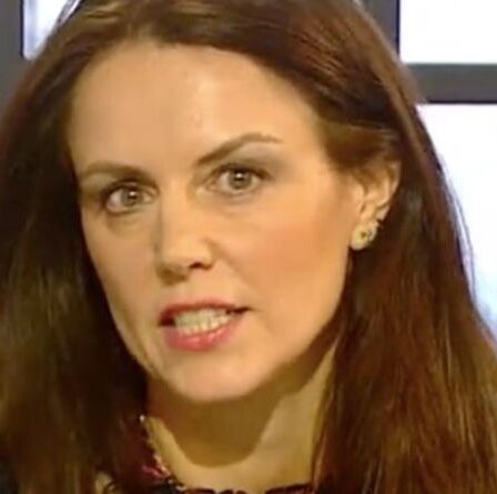 « Vous avez du sang sur les mains ! »  Un appelant furieux éclate devant la position de Beverley Turner sur le vaccin