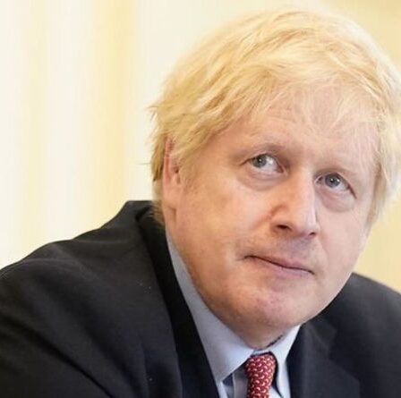 Boris Johnson prêt pour la réunion Covid du « jour J » DEMAIN alors que les craintes de restriction grandissent