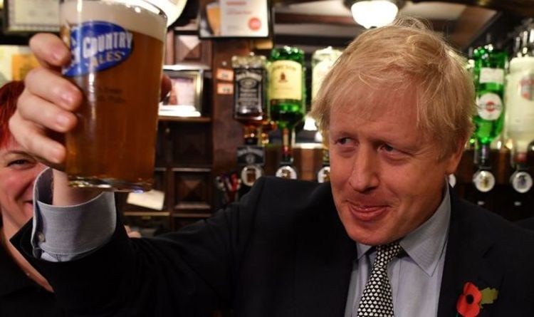 Boris Johnson donne son feu vert pour les fêtes du Nouvel An malgré la pénurie de tests de covid