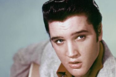 Elvis Presley n'a jamais qualifié une star de "plus grand chanteur du monde"