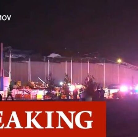 « Incident faisant de nombreuses victimes » Jusqu'à 150 travailleurs piégés après qu'une tornade a frappé l'entrepôt d'Amazon