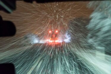 La neige abondante sur les autoroutes entraîne des fermetures - « Conditions de conduite dangereuses »