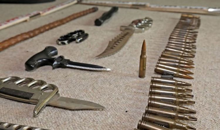 La police allemande découvre l'autel et l'arsenal d'armes d'Hitler dans la maison d'un néo-nazi ivre