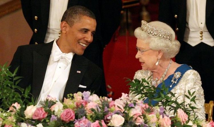 La reine a souhaité mettre fin au banquet d'État d'Obama plus tôt pour une raison hilarante - "Dites-lui de rentrer chez lui"