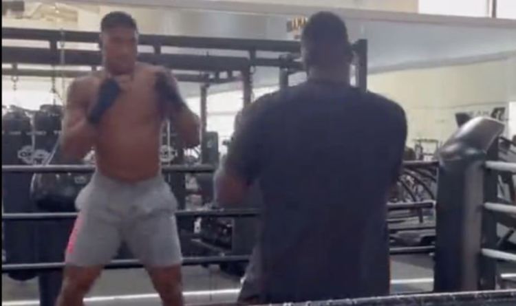 Anthony Joshua accélère l'entraînement pour le combat d'Oleksandr Usyk en s'entraînant avec le champion du monde