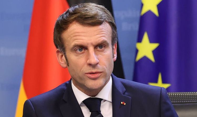 'Enlève ça!'  Macron suscite l'indignation après que le symbole de l'UE remplace le drapeau français sur une tombe de guerre