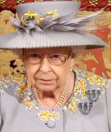 "Je ne vois pas cela arriver" La reine "ne donnera pas" de médailles à Andrew, Harry et Meghan