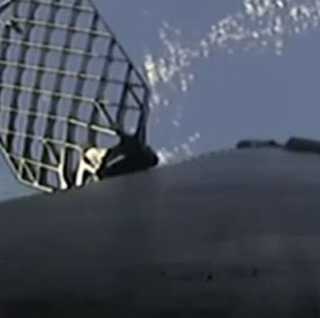 La diffusion en direct de SpaceX se coupe brusquement lorsqu'un mystérieux OVNI a été repéré près d'une fusée – les téléspectateurs sont déconcertés