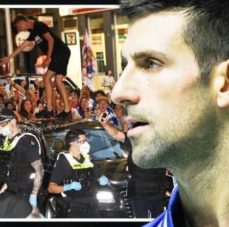 Nouvelles de Novak Djokovic EN DIRECT: Djokovic 'REFUSE' de quitter l'Australie alors que la police affronte des fans