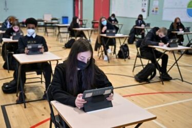 'Prématuré!'  Les plans pour que les élèves portent des masques faciaux dans les écoles secondaires provoquent des réactions négatives