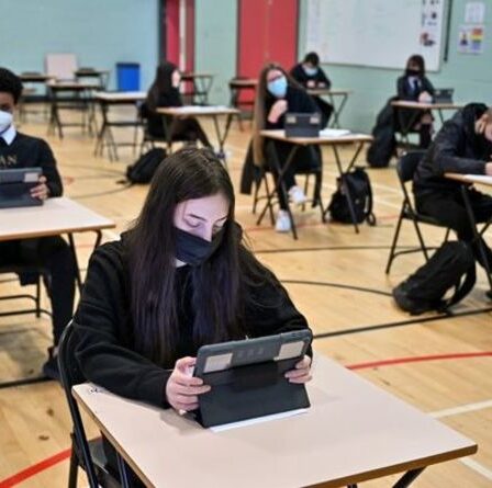 'Prématuré!'  Les plans pour que les élèves portent des masques faciaux dans les écoles secondaires provoquent des réactions négatives