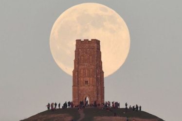 Un ciel dégagé à travers le Royaume-Uni offre une vue incroyable sur la première lune de loup de 2022