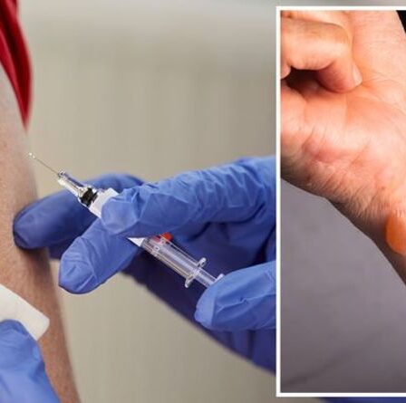 Vaccin Covid: L'effet secondaire apparaissant jusqu'à «1 mois» après avoir reçu le rappel Pfizer