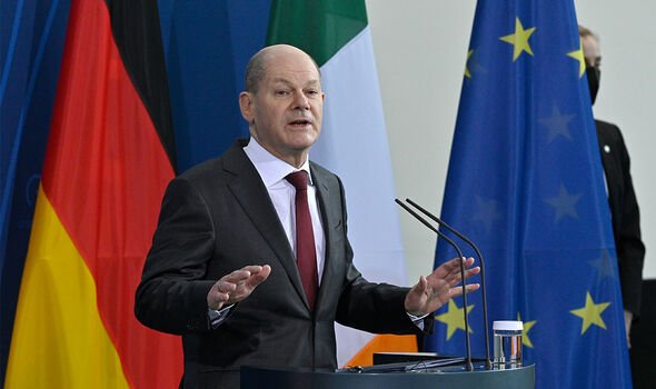 Allemagne : le chancelier Olaf Scholz a annoncé que l'Allemagne suspendrait le processus de certification