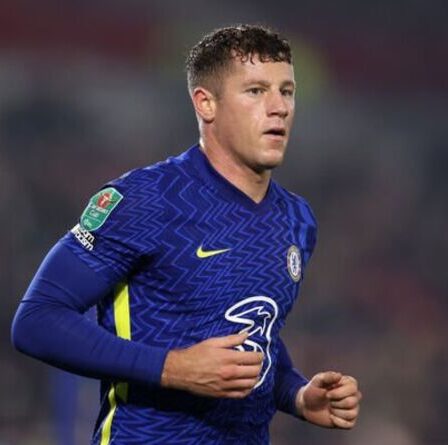L'as de Chelsea Ross Barkley « fait face à une interdiction de conduire » et a « embauché » un chauffeur pour une Mercedes de 150 000 £