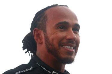 Les visites de l'usine Mercedes de Lewis Hamilton "ne confirment pas" qu'il continuera à courir en F1