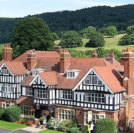 "Un chez-soi loin de chez soi" - Grand-mère de sept célébrée comme la cliente la plus fidèle de l'hôtel