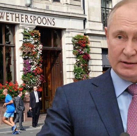 Wetherspoons retire la bière russe de TOUS les pubs d'Ukraine - La bière de la ville natale de Poutine supprimée