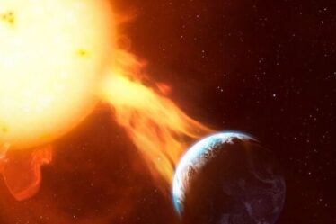 Mise à jour sur la tempête solaire : la Terre est « durement touchée » par une énorme éjection du soleil – avertissement de puissance et radio émis