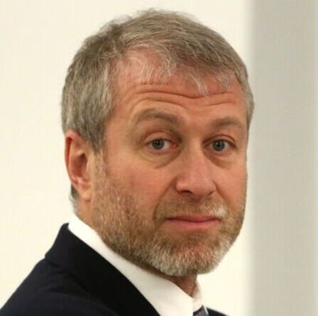 Chelsea "fait face à la ruine financière" alors que les comptes bancaires sont gelés dans le dernier rebondissement de Roman Abramovich