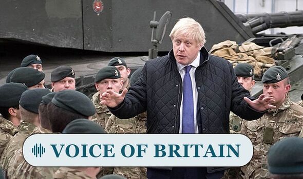 Boris Johnson s'entretient avec un régiment britannique en Estonie 