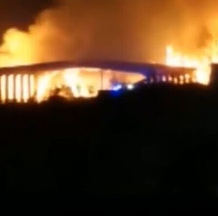 Incendie de Thornaby: Inferno fait rage dans une ferme du North Yorkshire avec des panaches de fumée "vus à des kilomètres"