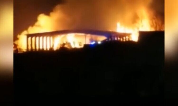Incendie de Thornaby: Inferno fait rage dans une ferme du North Yorkshire avec des panaches de fumée "vus à des kilomètres"