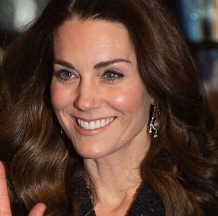 Kate "plus royale que la famille royale" grâce au trait naturel de Middleton "Quel paradoxe!"