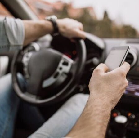 L'approche de « tolérance zéro » pour les conducteurs utilisant le téléphone au volant entre en jeu
