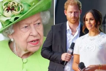 Royal Family LIVE: "What ad ** k move" Harry et Meghan se sont embrochés alors que les Sussex ont laissé tomber la reine