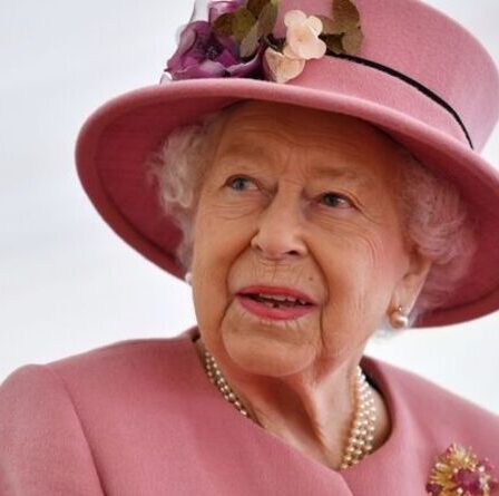 "Comme voler hors d'une cage", a expliqué l'isolement de la reine avant son couronnement