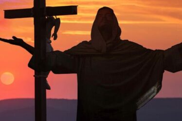 Jésus-Christ «n'est pas mort» alors que l'histoire oubliée du «changement d'identité de la crucifixion» est revisitée