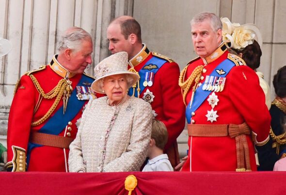 Prince William, Prince Charles, Reine Elizabeth et Prince Andrew