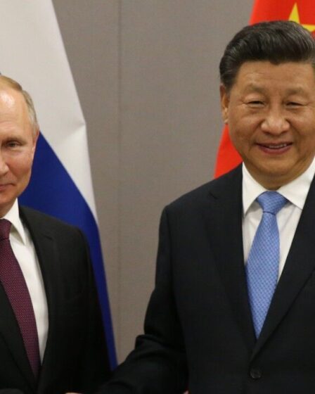 Le double désastre de la Chine alors que les cas de Covid augmentent tandis que l'allié de Poutine est condamné sur la scène mondiale