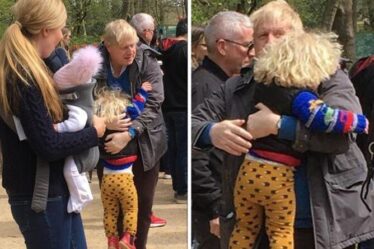 Boris et Carrie étourdissent les foules lors d'une journée en famille avec Wilfred et Romy Iris - PHOTOS EXCLUSIVES