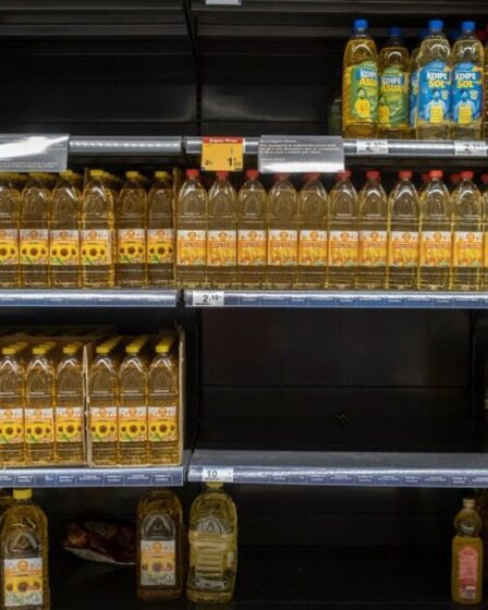 Crise pétrolière des supermarchés: les grands magasins imposent le rationnement alors que les craintes grandissent quant à la sécurité alimentaire au Royaume-Uni