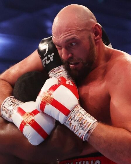 Dillian Whyte "étonne" Tyson Fury avec une conversation à mi-combat sur le ring avant l'uppercut TKO