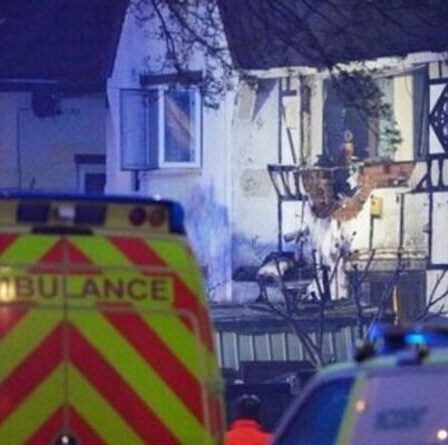 Explosion de Manchester: un homme est tué alors qu'une explosion déchire une maison - les résidents sont évacués