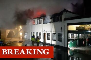 Incendie de Beckenham: 70 pompiers sur place alors que «la moitié d'un concessionnaire automobile s'enflamme» dans le Grand Londres