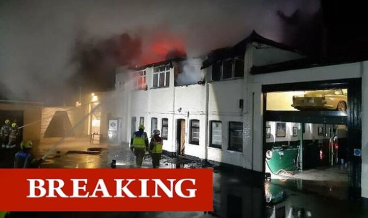 Incendie de Beckenham: 70 pompiers sur place alors que «la moitié d'un concessionnaire automobile s'enflamme» dans le Grand Londres