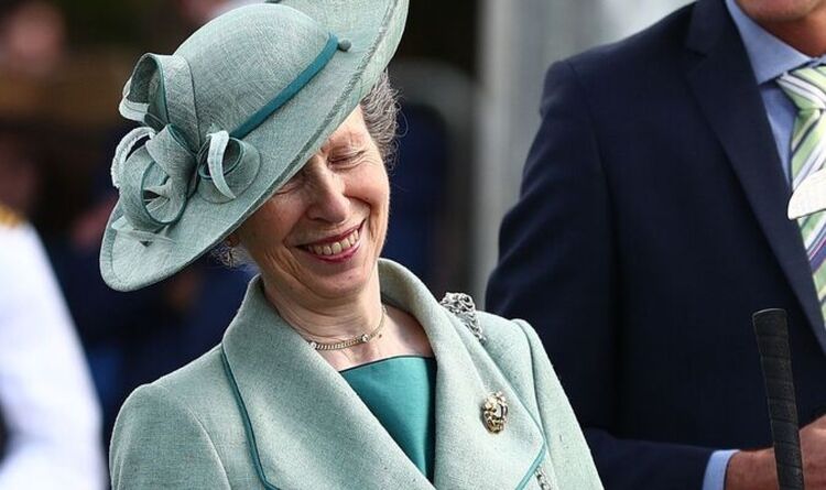 La princesse Anne ravit les fans australiens avec son éthique de travail lors d'une brève visite - "Un énorme atout"